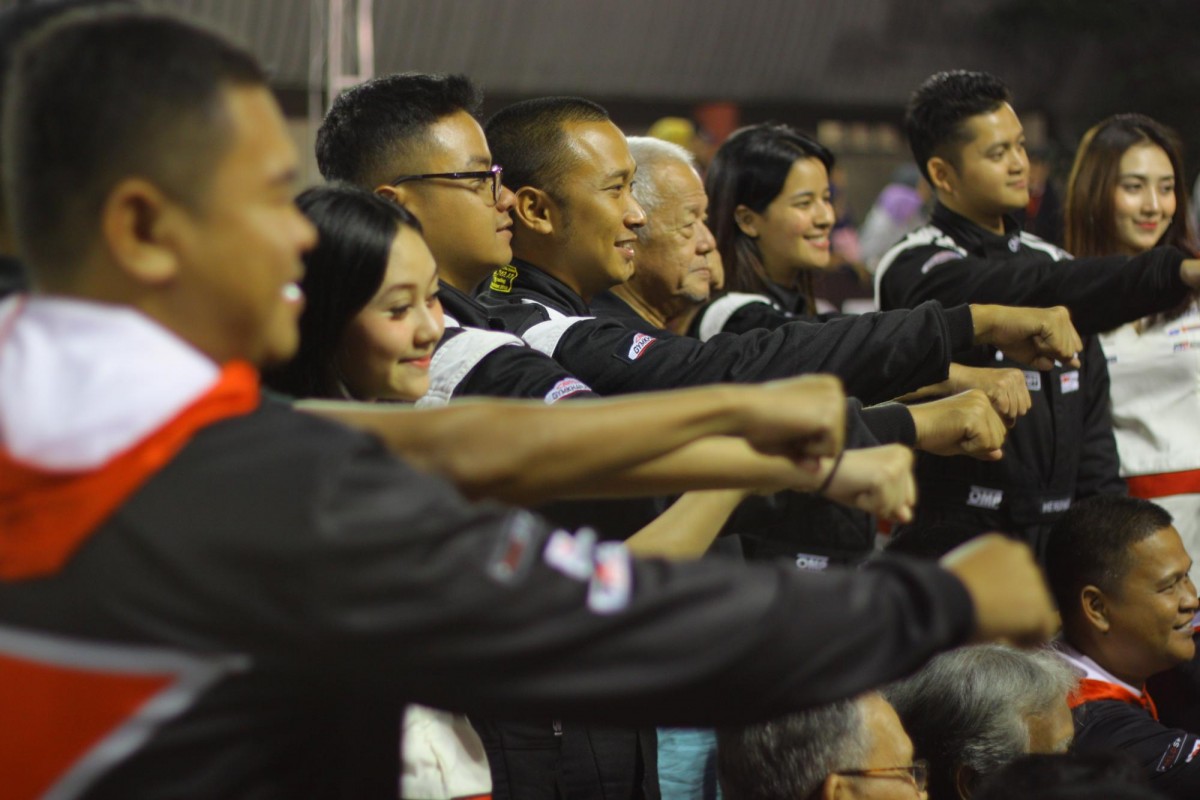 Toyota Team Indonesia (TTI) berfoto bersama